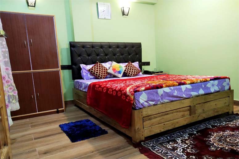 SYLVAINE RETREAT,           DARJEELING