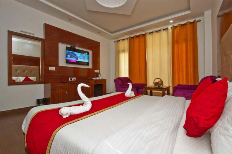 APPLE CRESCENT,  MANALI