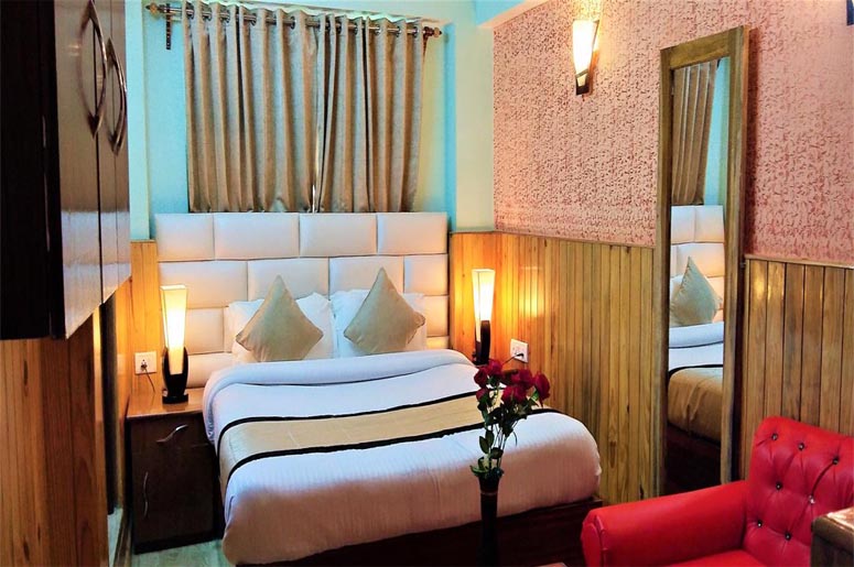 Hotel MOUNT ROYALE,     DARJEEING