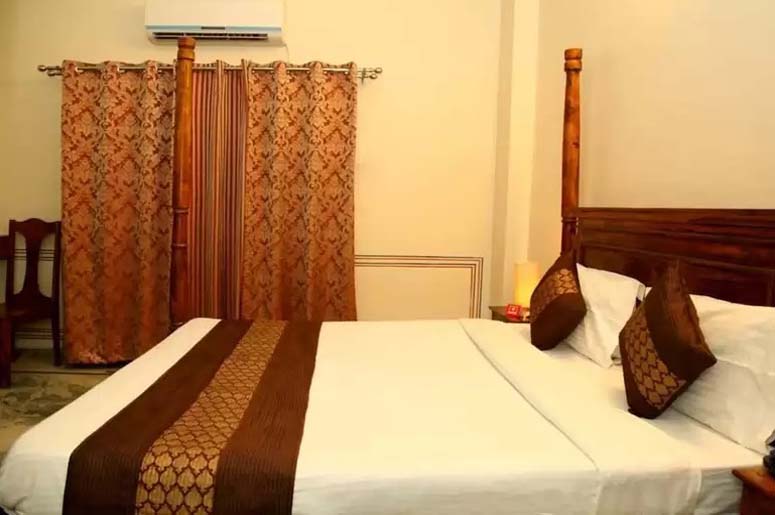 HOTEL RAGHURAJ PALACE
