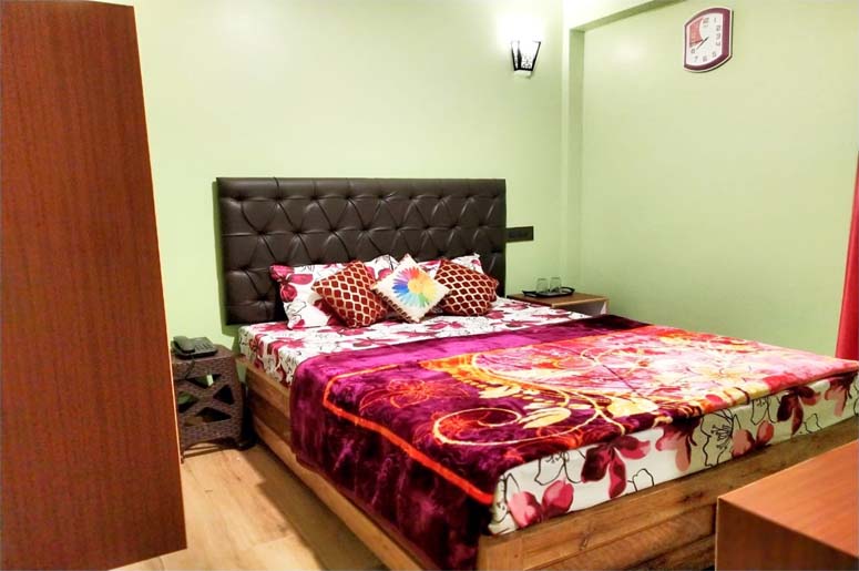 SYLVAINE RETREAT,           DARJEELING