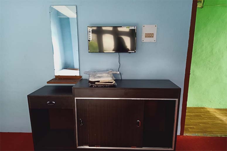 HOTEL KARMA,   MIDDLE PELLING